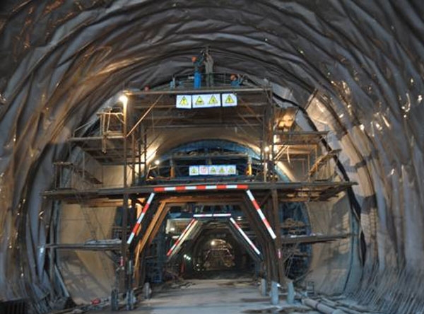 经典隧道防水板铺设台车
